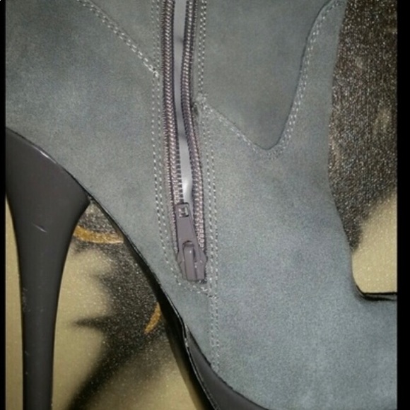 Steve Madden Real Gray Suede tight high heeled boots - Picture 3 of 3